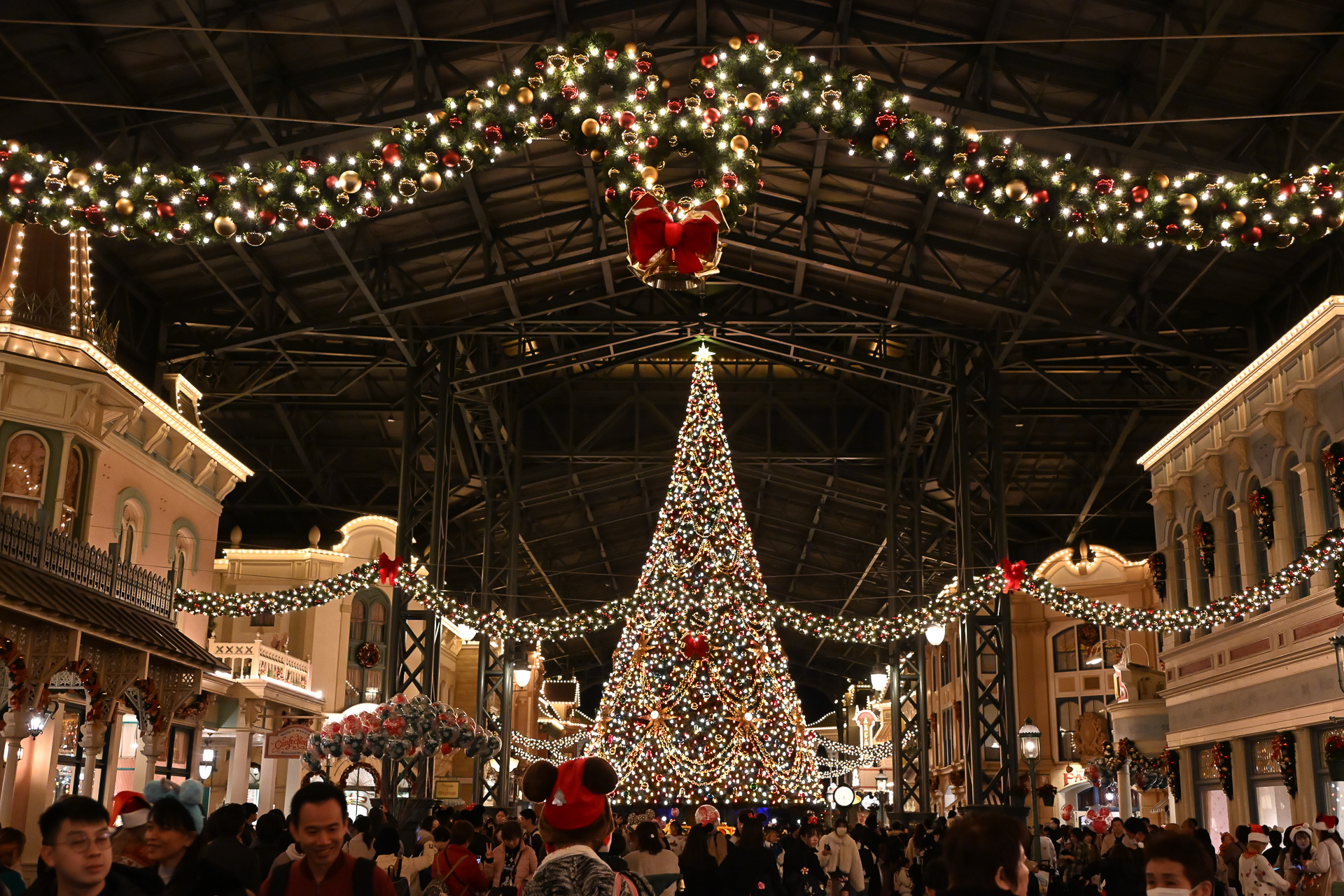 周囲のミッキーシェイプのガーランドと撮影するのもいい