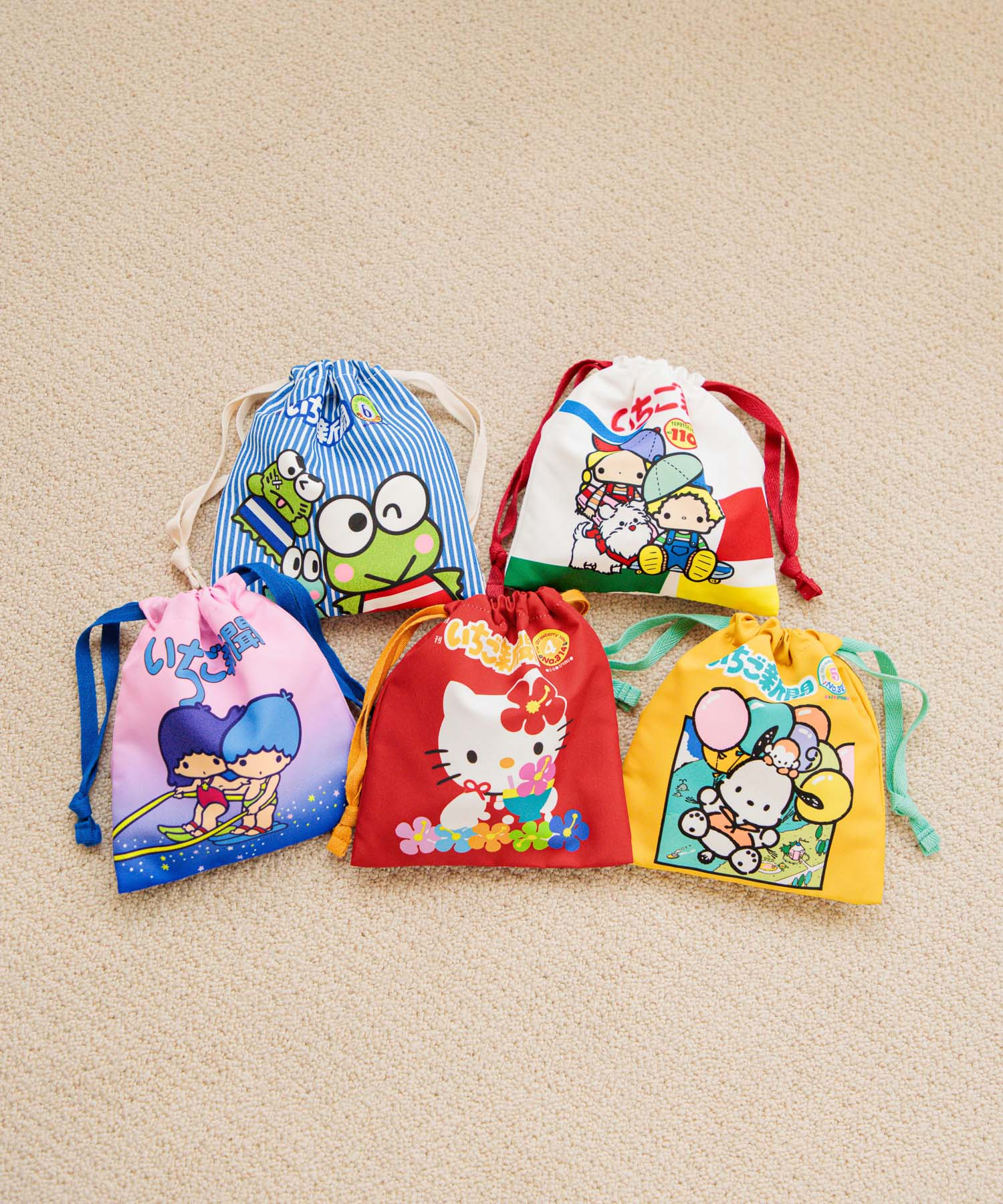 巾着ポーチ（全5種、各1290円）