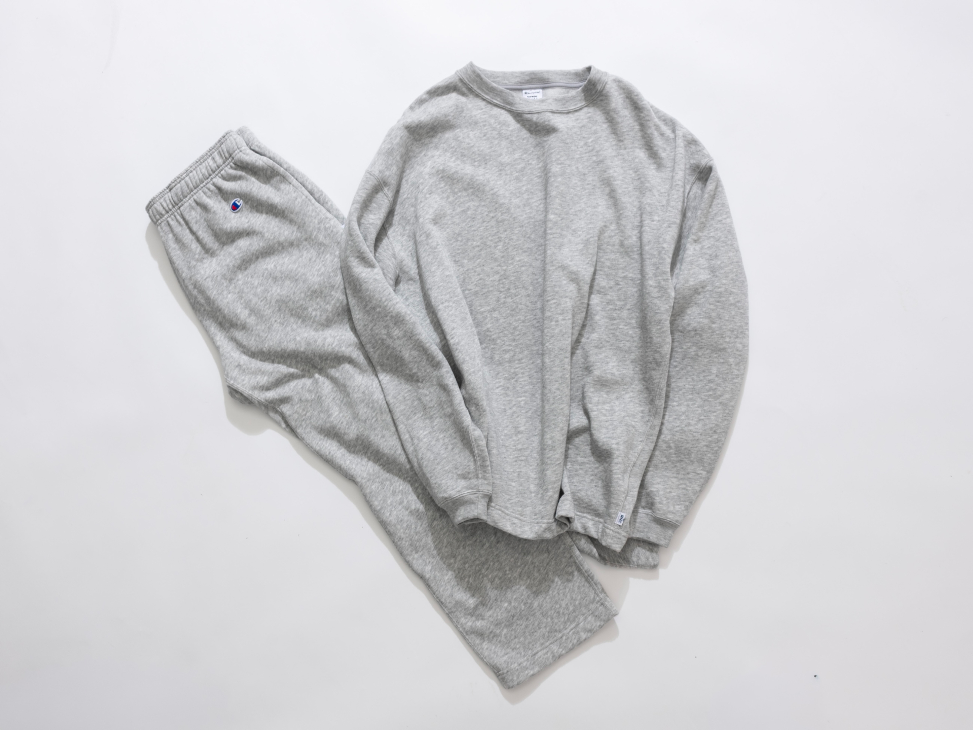 グレーとブラックの2色展開