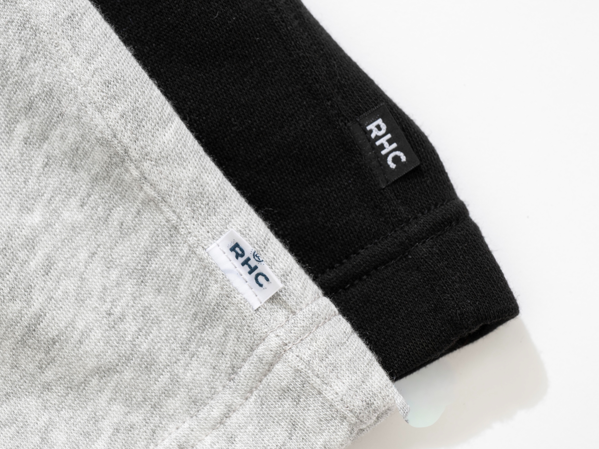 グレーとブラックの2色展開