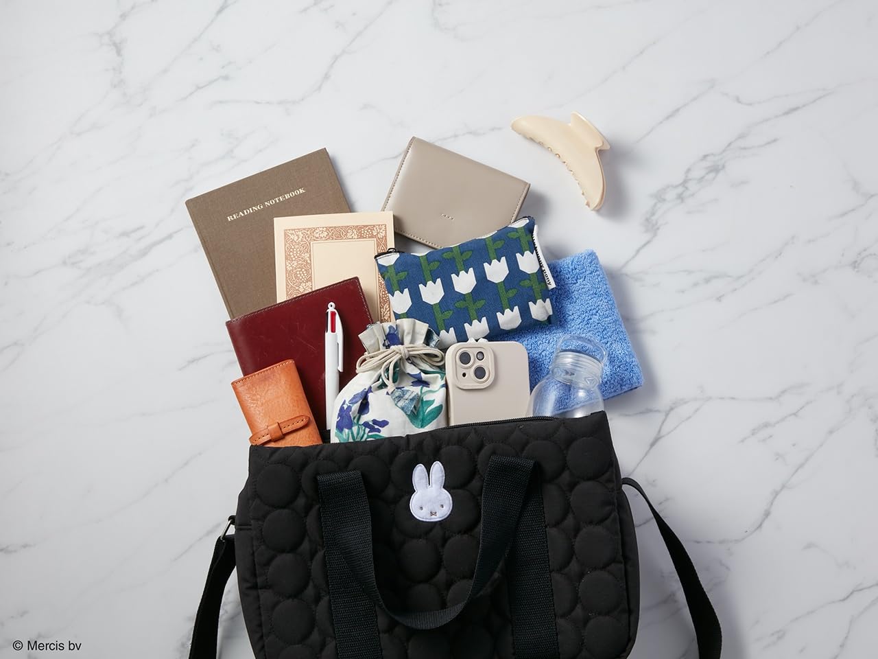 ふんわり軽くて、見た目以上にたっぷり入る