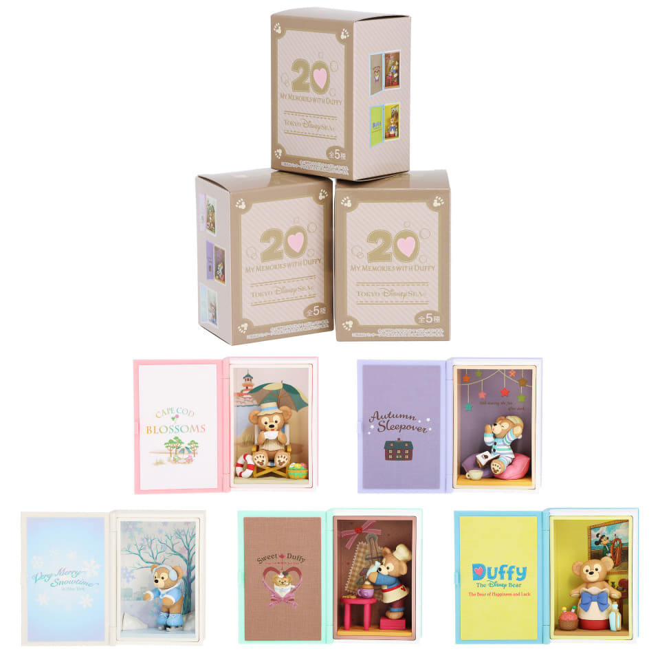 青いトランク持った「ダッフィー」ぬいぐるみ発売！ 20周年の思い出が