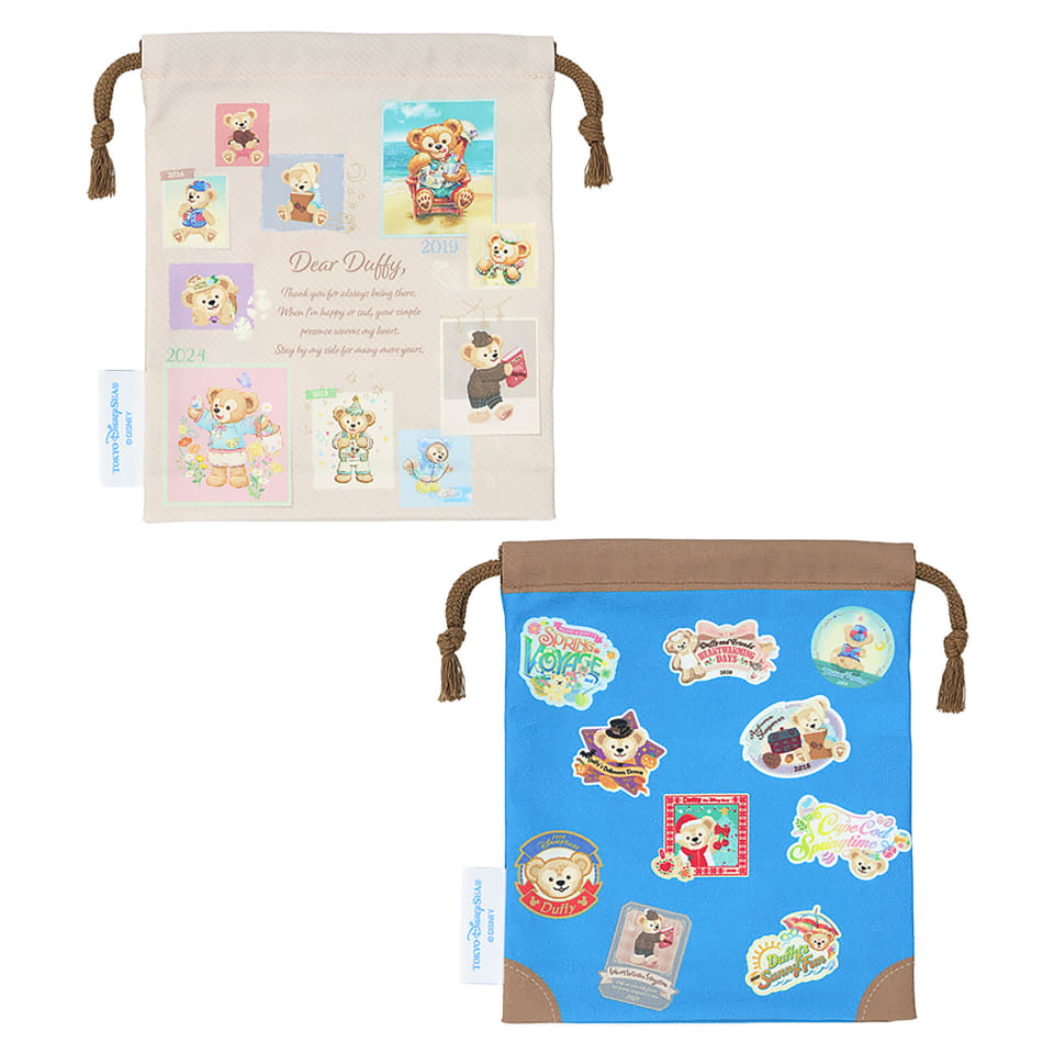青いトランク持った「ダッフィー」ぬいぐるみ発売！ 20周年の思い出が