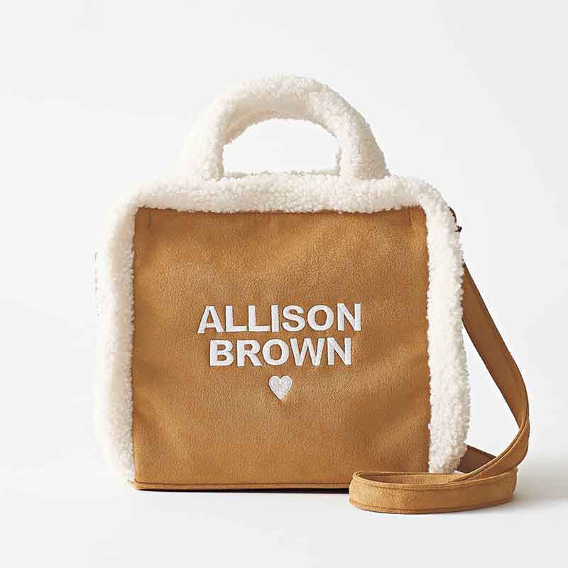 付録「ALLISON BROWN ロゴ刺繡入りボアポシェット」