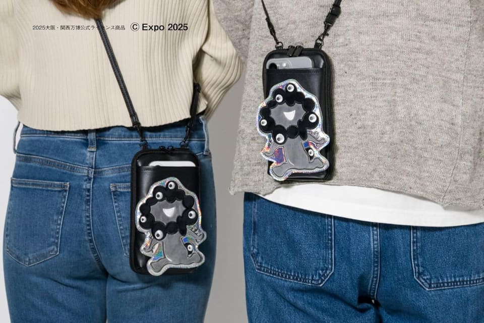 黒ミャクミャク」スマホポシェットが12月に発売！ 予約注文スタート