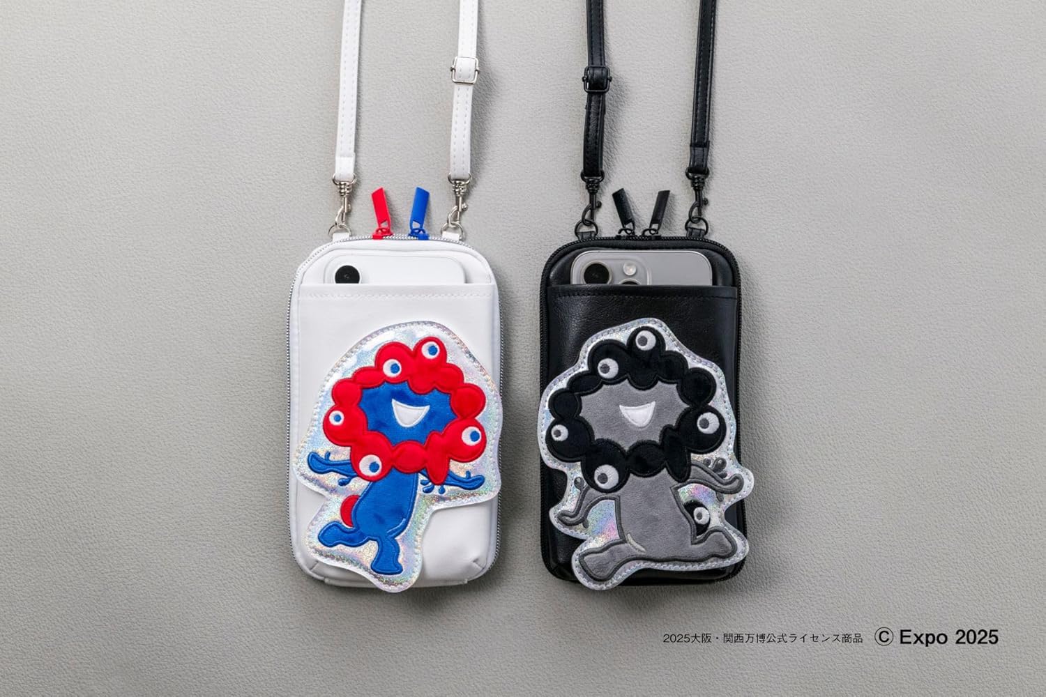 左は第1弾の赤×青カラー。右は第2弾モノクロVer.