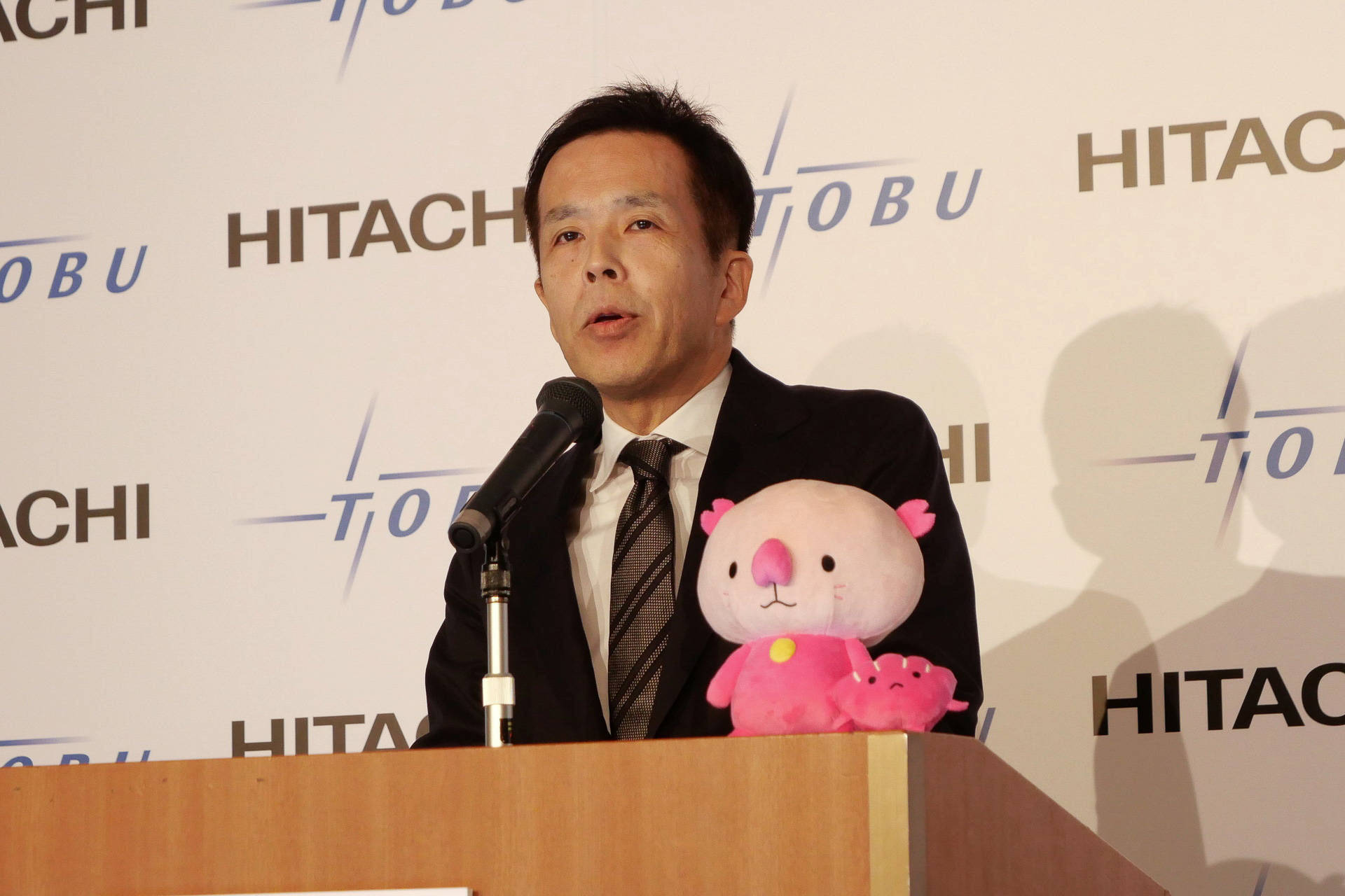 顔認証決済について説明する、株式会社ジェーシービー 執行役員 ソリューション営業推進部 部長 榊原英人氏