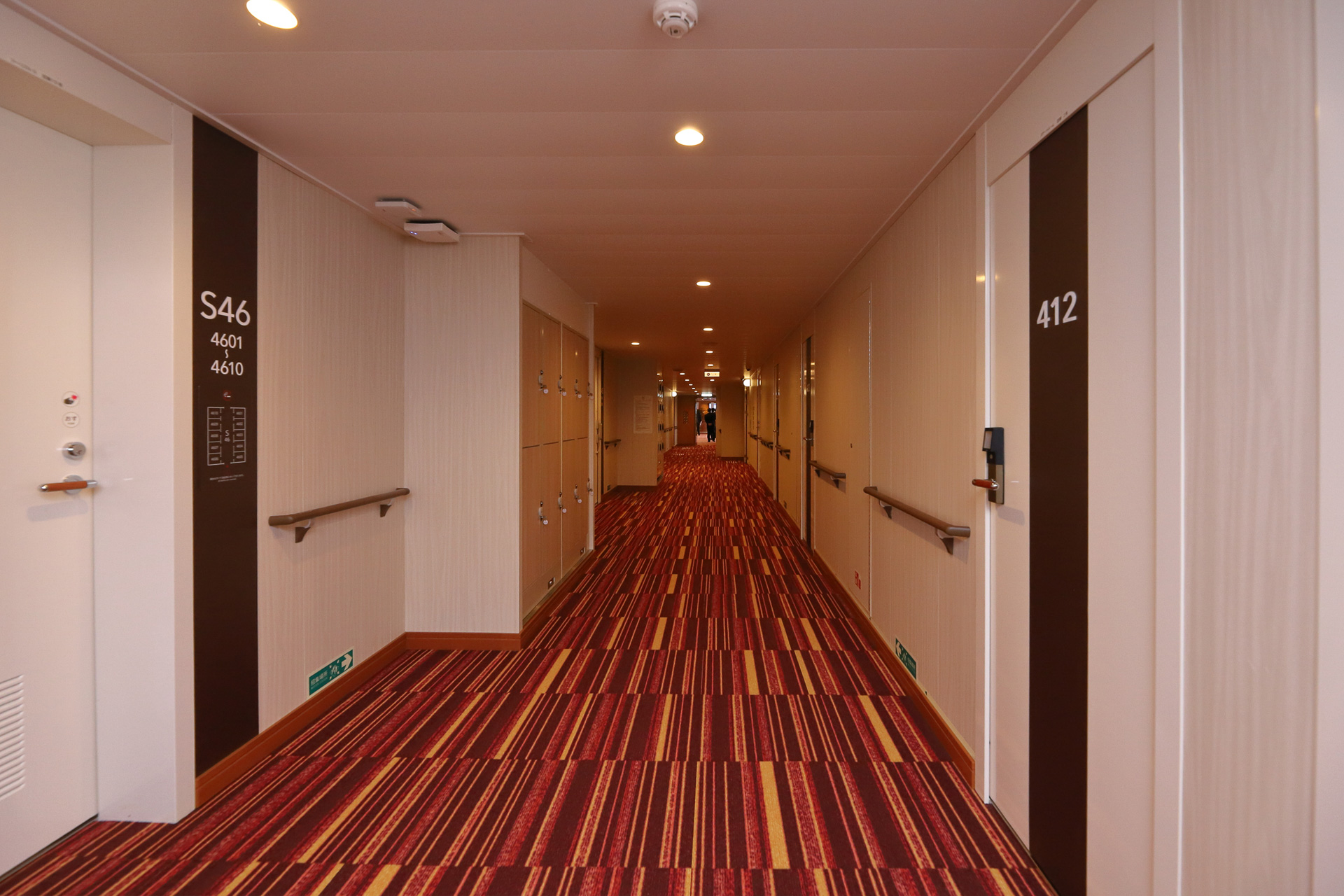 ツーリストAがある4階通路にはロッカーがあり、貴重品などを収納できる