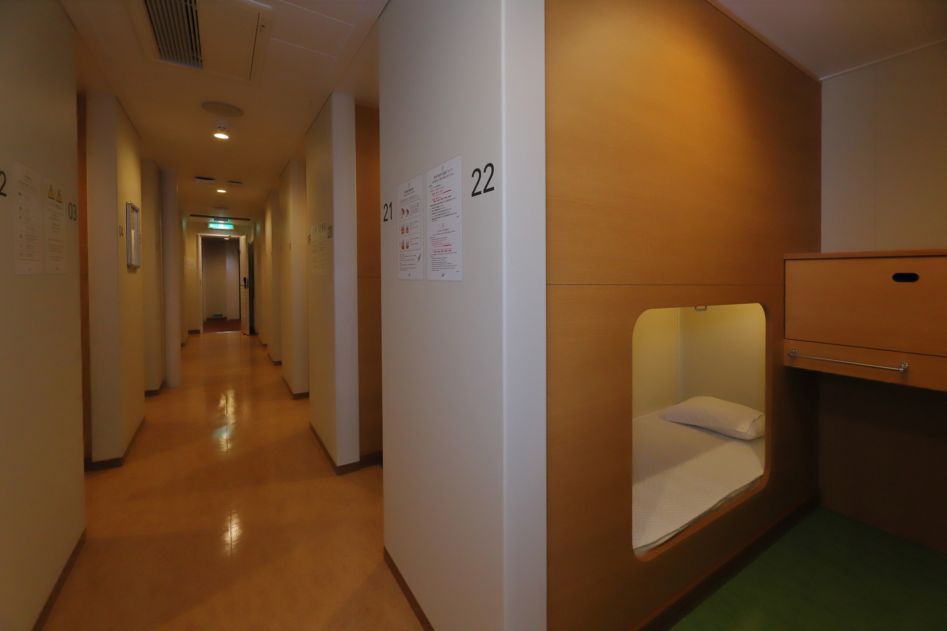 「ツーリストA1」。ドアはないがシャッターでプライバシーを確保できる