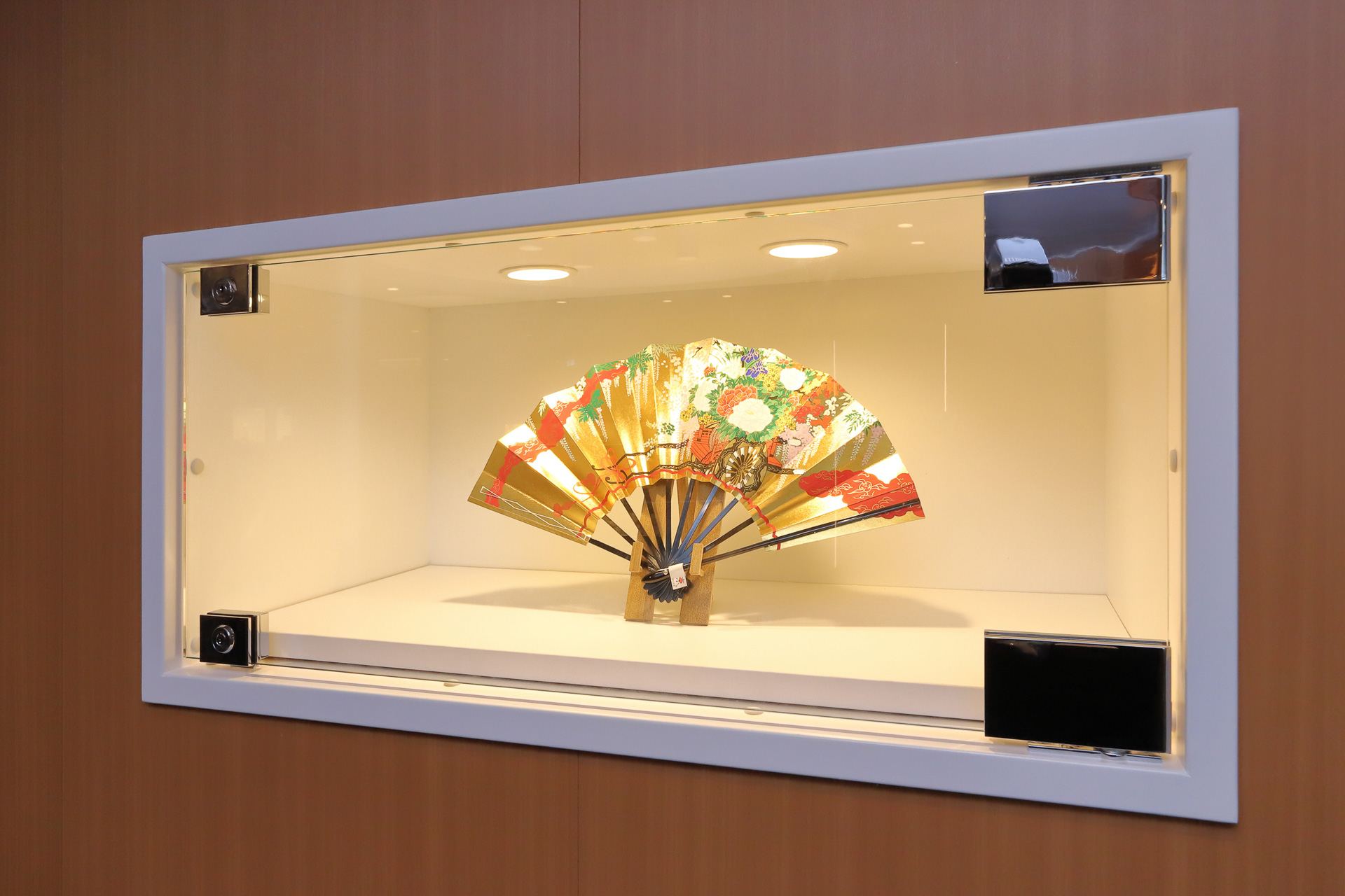 ホールで見かけた美術品のディスプレイ