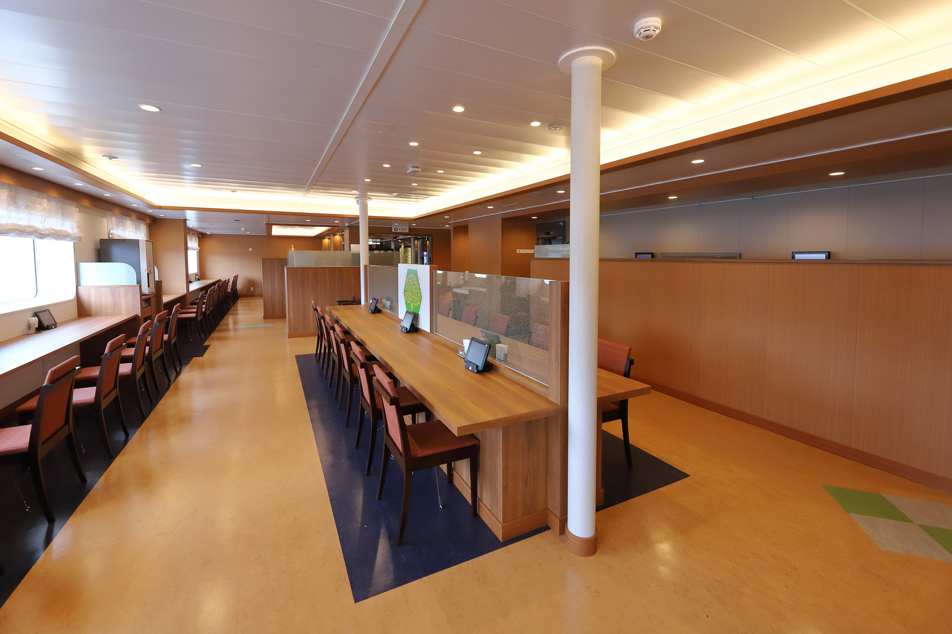 5階左舷のレストラン「しゅてん」。大江山を住処としていた鬼、酒呑童子に由来