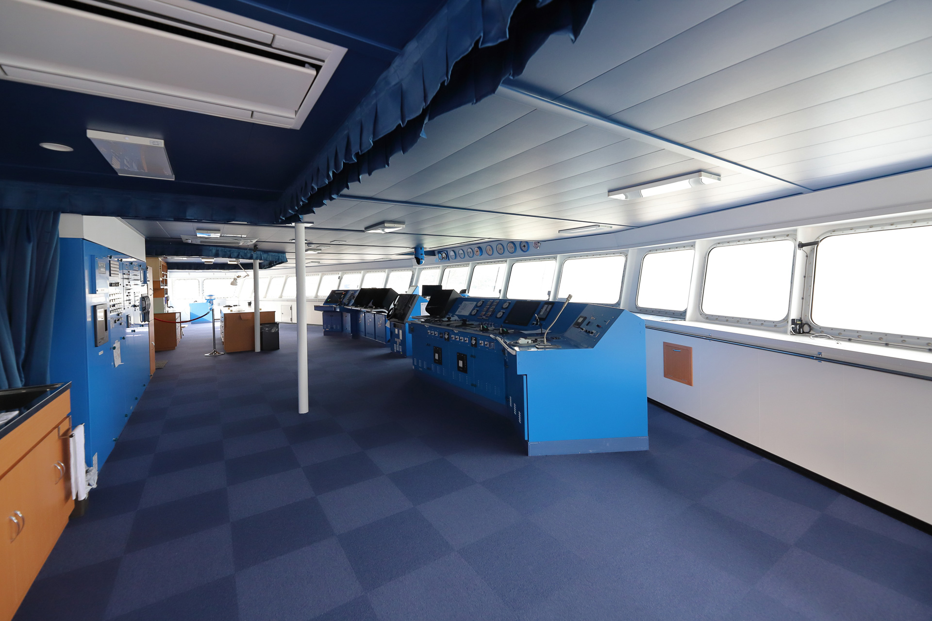 内覧会ではブリッジも見学できた。シンプルで操作性の高いシステムを導入しているという