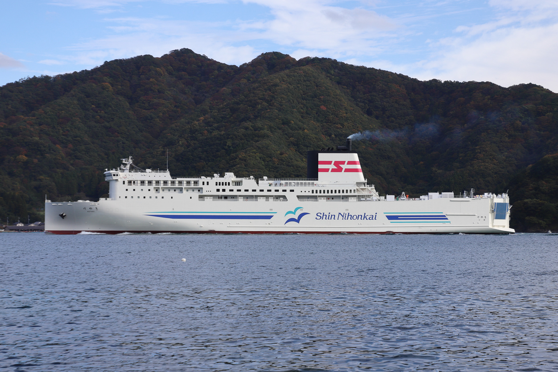 舞鶴での内覧会後、「けやき」は11月12日13時に舞鶴港を出港し、就航初便の出発地である小樽港に向かった