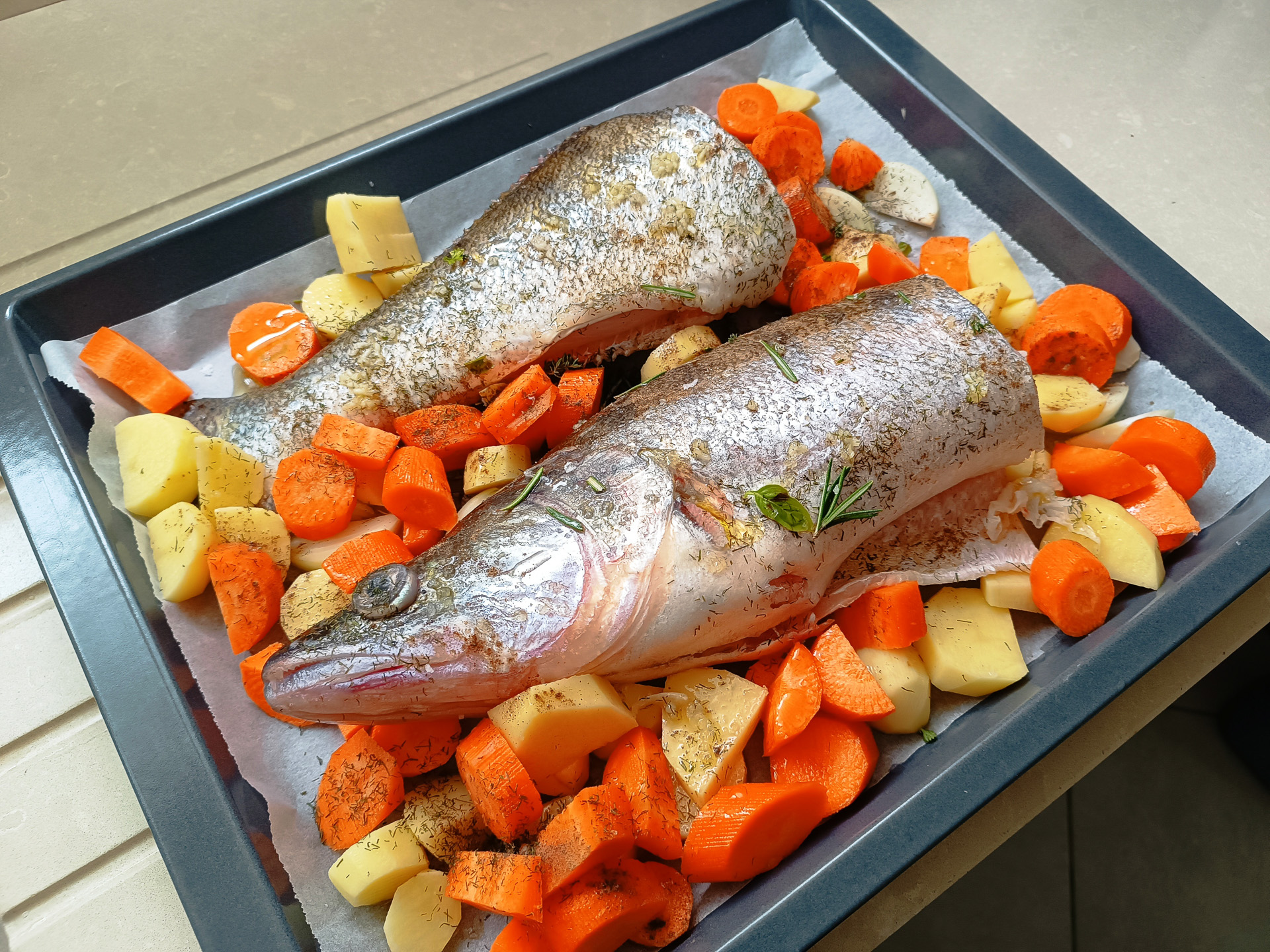 鱗と内臓を取るのはなかなか大変でしたが、そのかいは十分にありました