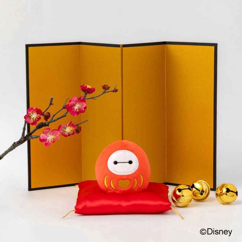 愛ある1年を願いハートをデザインしたベイマックスだるま。顔も刺繍で表現