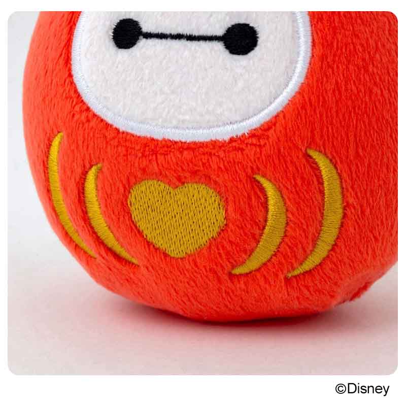 愛ある1年を願いハートをデザインしたベイマックスだるま。顔も刺繍で表現