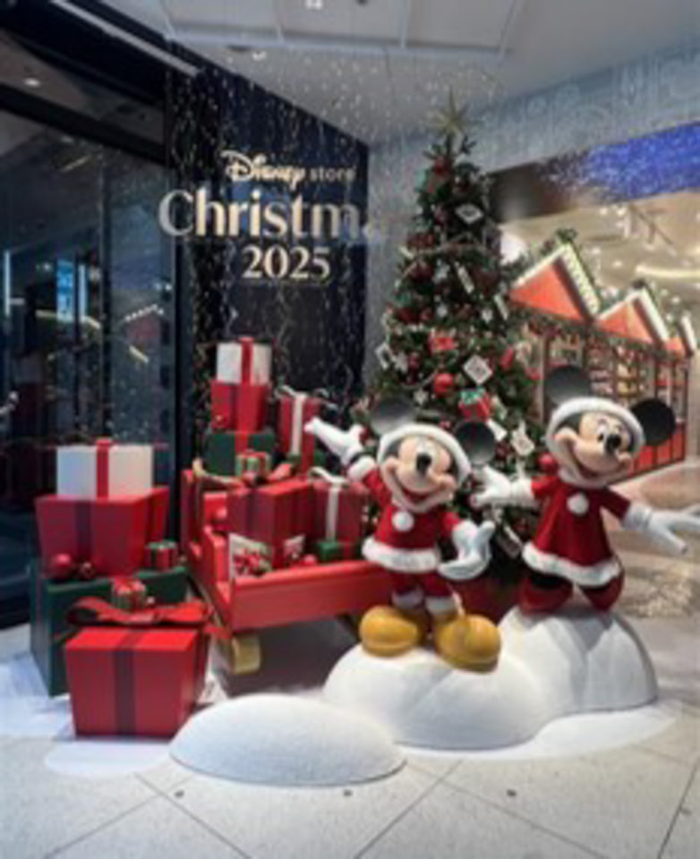 ディズニーストアでクリスマスイベント始まる。キラキラ輝くぬいぐるみ