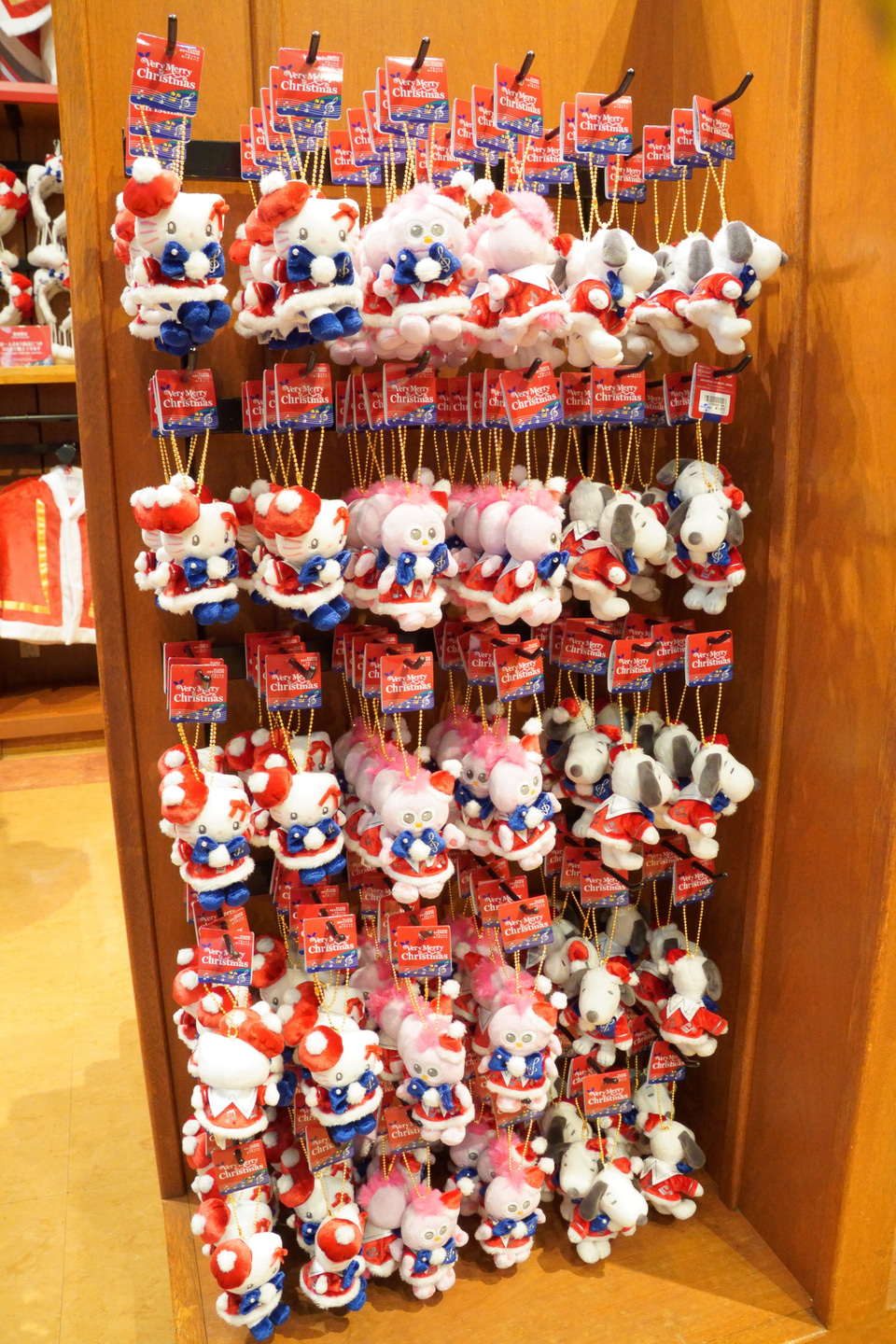 USJ、クリスマス限定グッズを撮り下ろしでお届け。ハローキティ