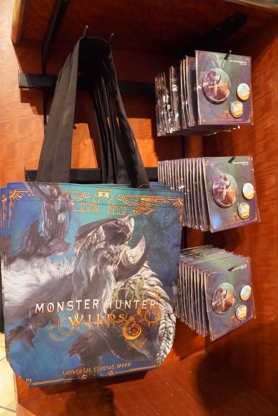 USJ「モンハンワイルズ」初コラボ、注目の新グッズを撮り下ろしで紹介