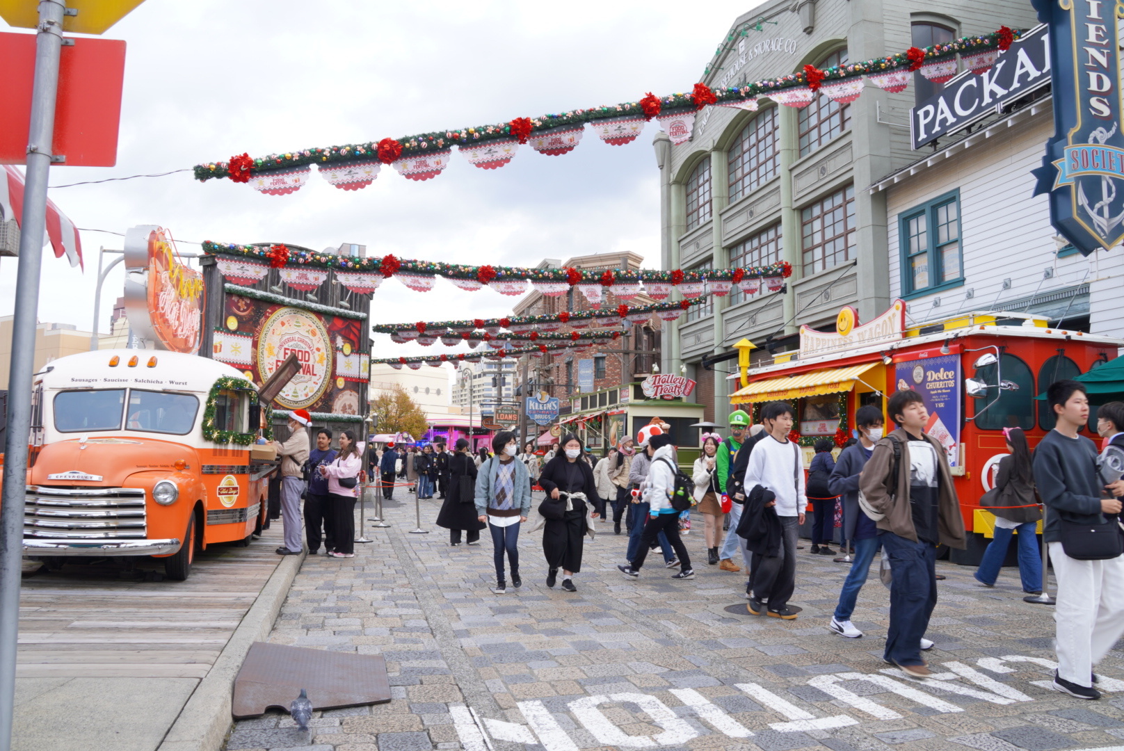 クリスマス・マーケットには3台のフードカートが出店