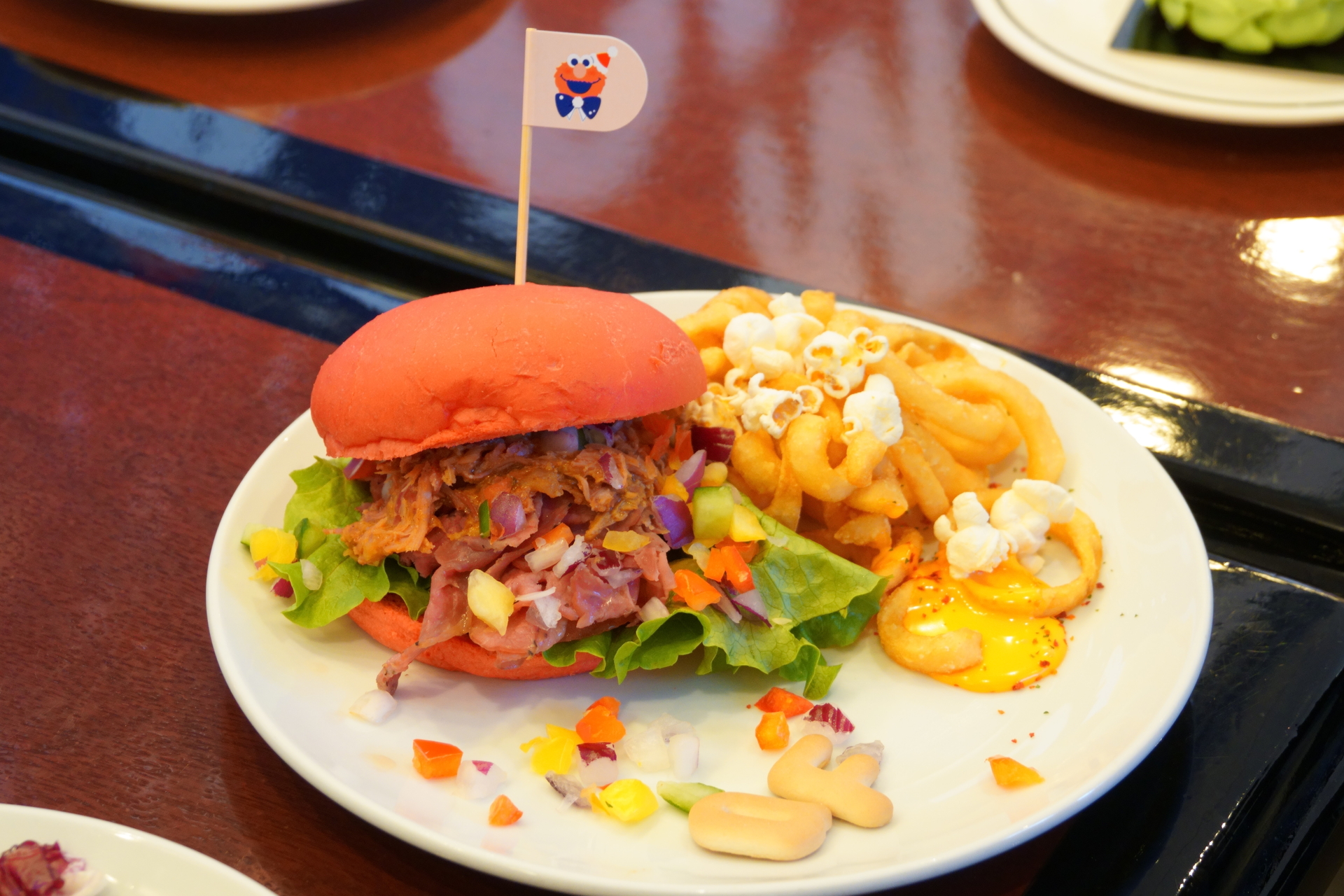 「ハンバーガー ～BBQ プルドポーク～」（2400円）