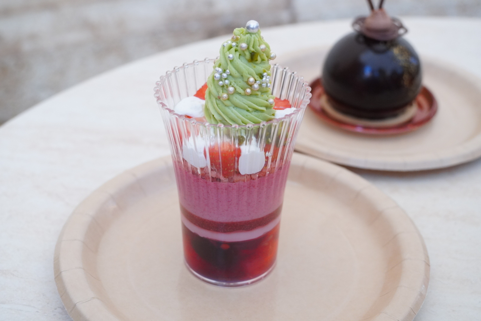 クリスマス・パフェ ～ベリー＆ピスタチオ～（900円）。甘さ控えめで、個人的に3つのなかでは一番のお気に入り