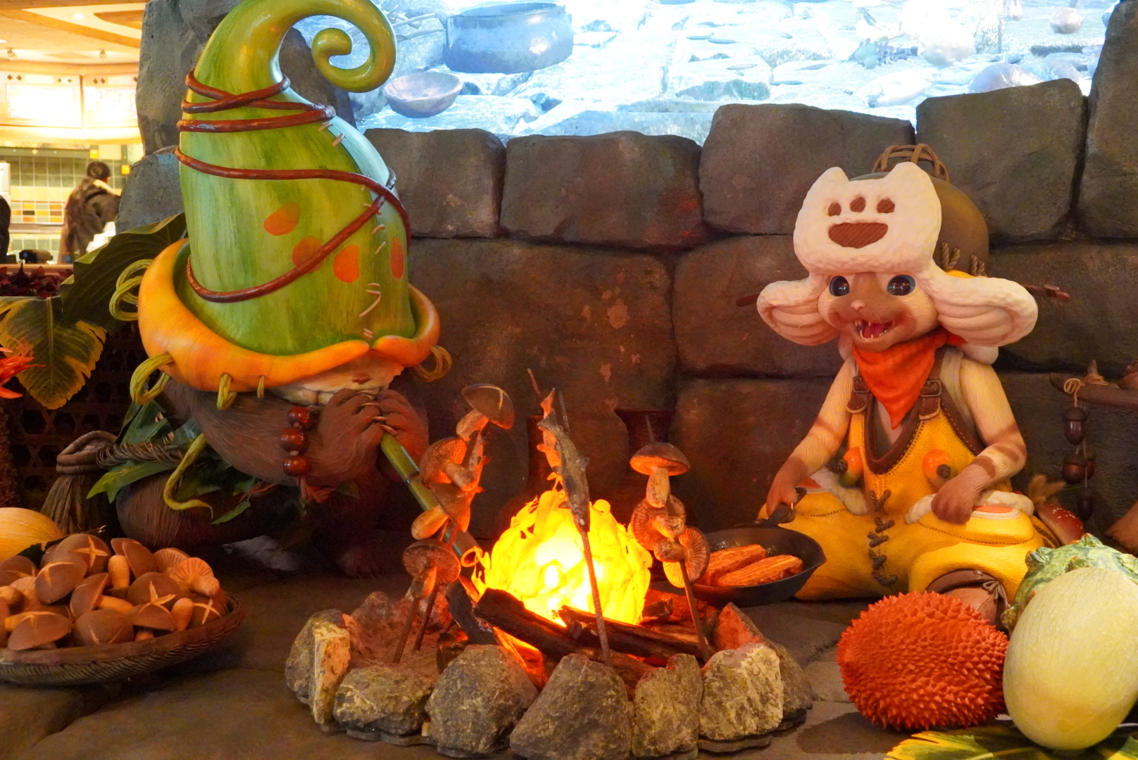 The Lost World Restaurant transforms into the "Morivers' Hideout"! Morivers and a Palico welcome the hunters (guests).