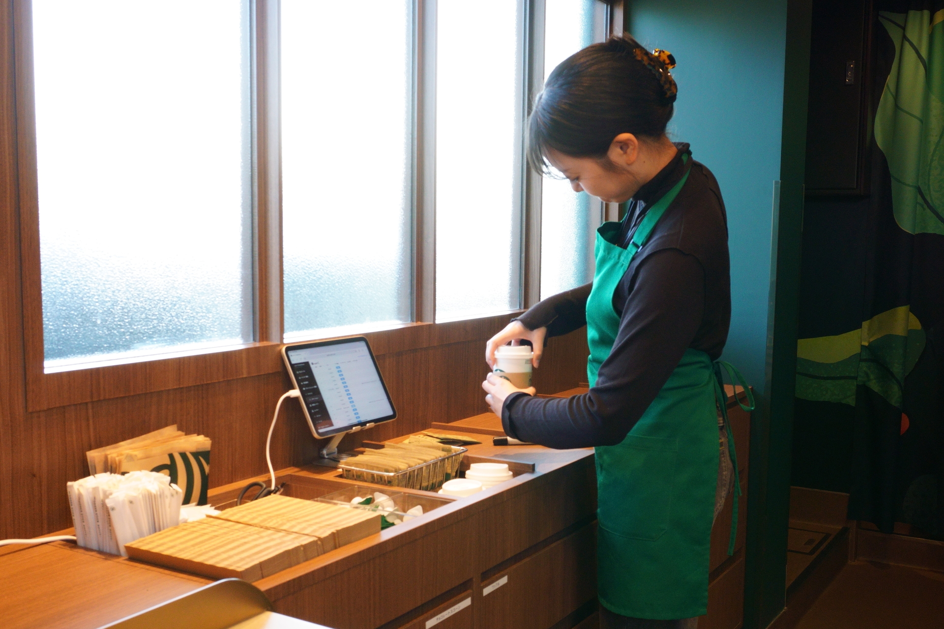 コーヒーを入れる作業は自動化しても、「スターバックスのコーヒーを味わう体験」は通常店舗と変わらないという