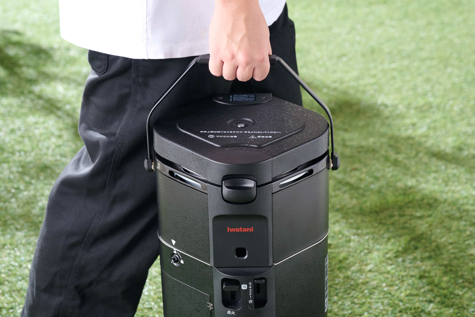 便利なハンドル付きのポータブル設計