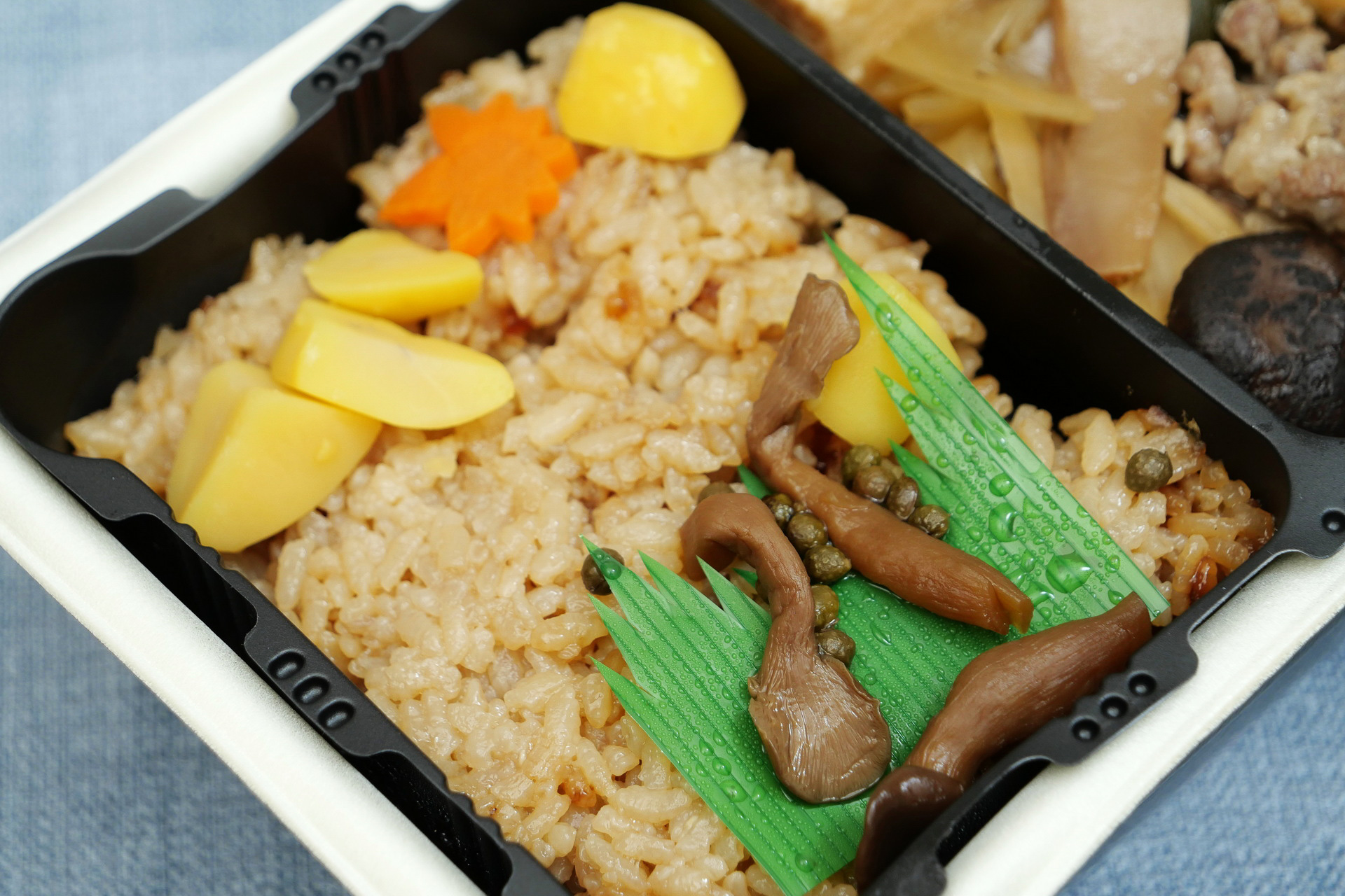 栗ごはんは、出汁と醤油に味わいがやや強めに付けられています