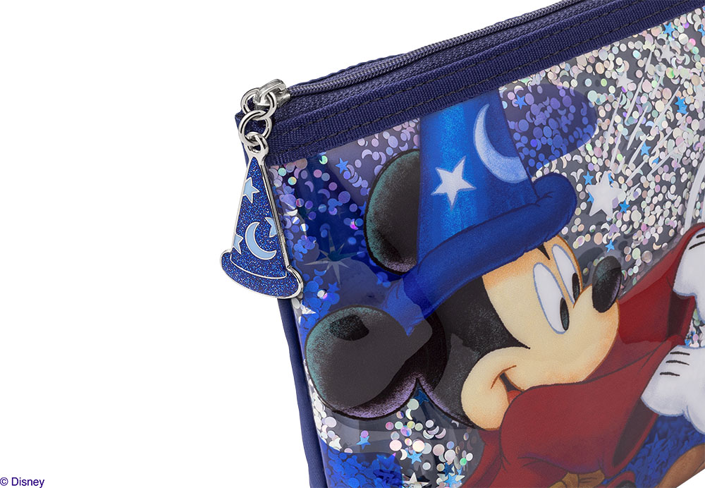 チャームは魔法の帽子の形