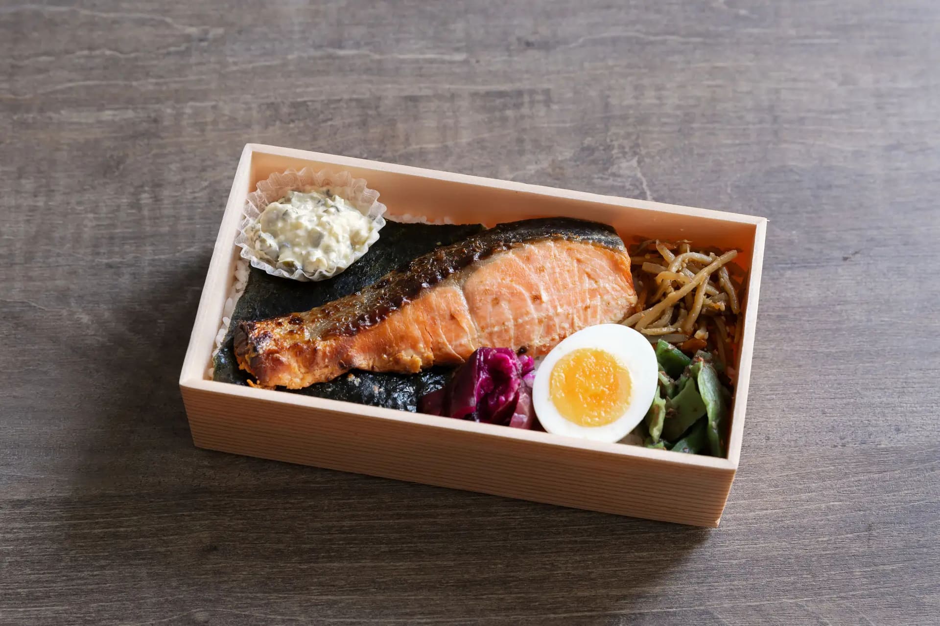 朝食（鮭の西京焼き重）