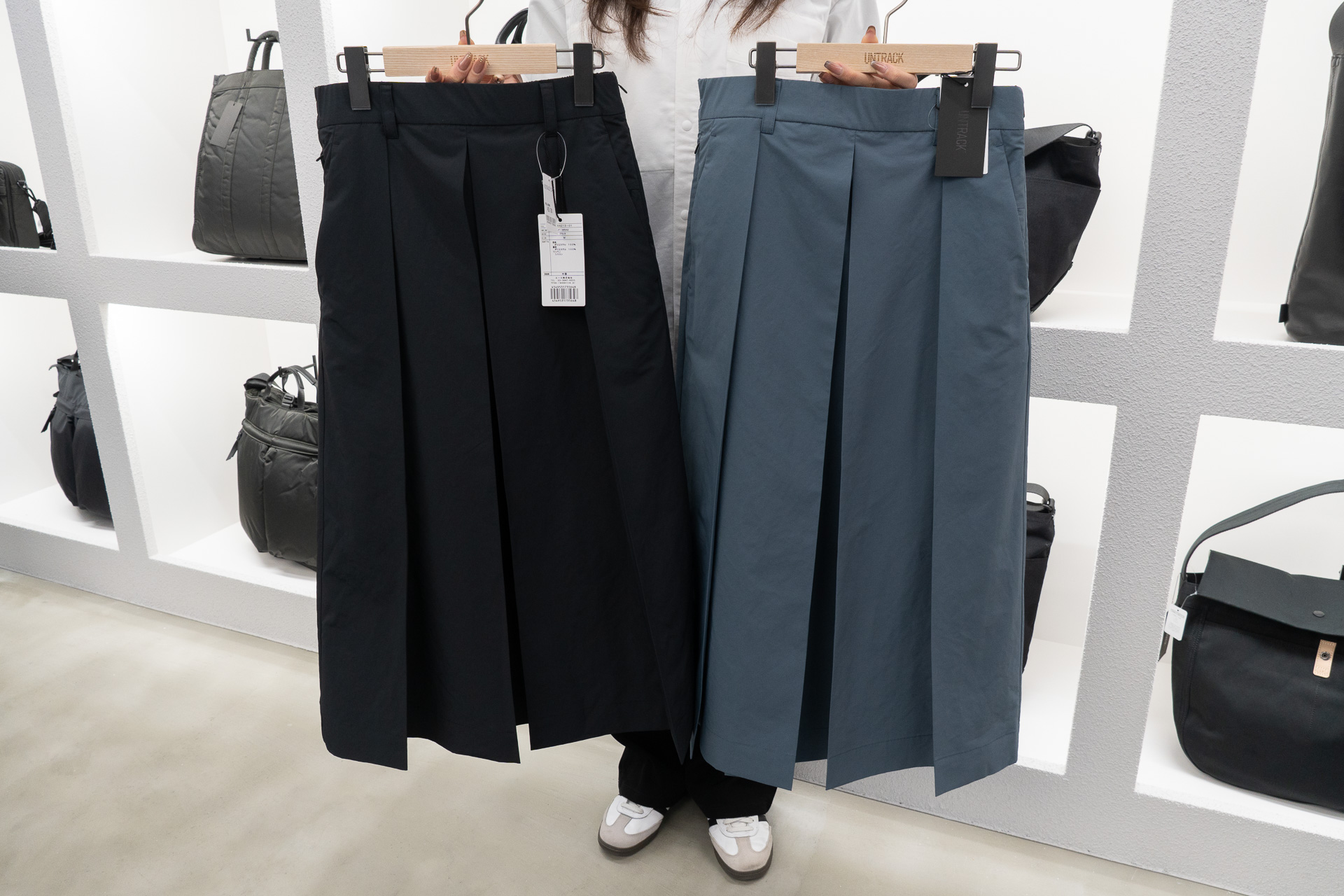 ブランド初のスカート2型も取り扱う