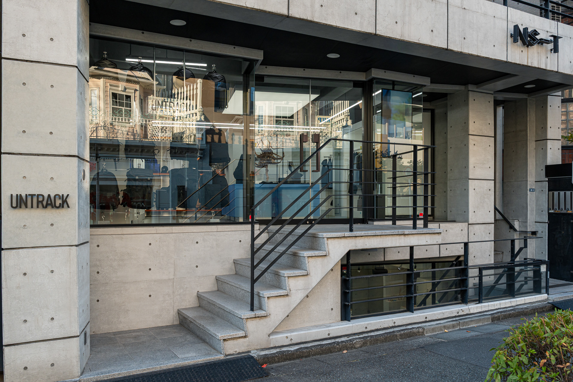 店舗外観、店内の様子（写真提供：エース）