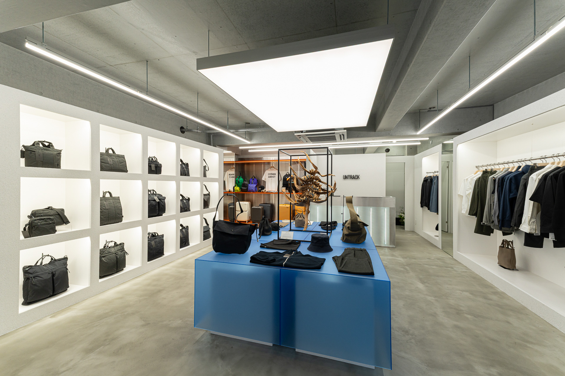 店舗外観、店内の様子（写真提供：エース）