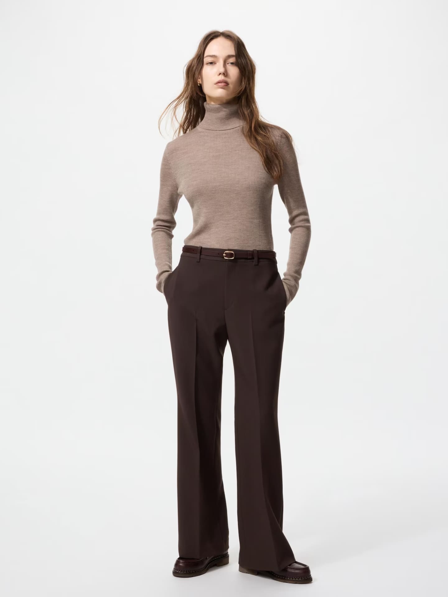 今季セール初登場「メリノリブタートルネックセーター」（感謝価格1990円）