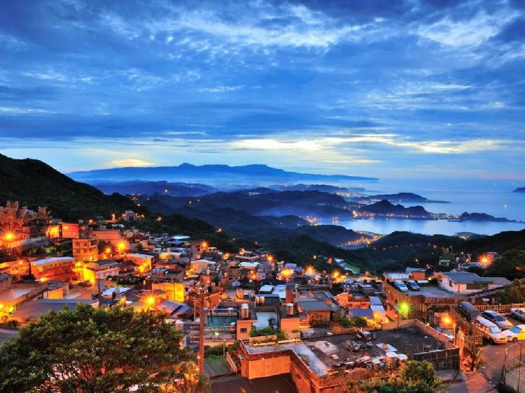 夕暮れの九份＆夜の十分天燈上げツアー