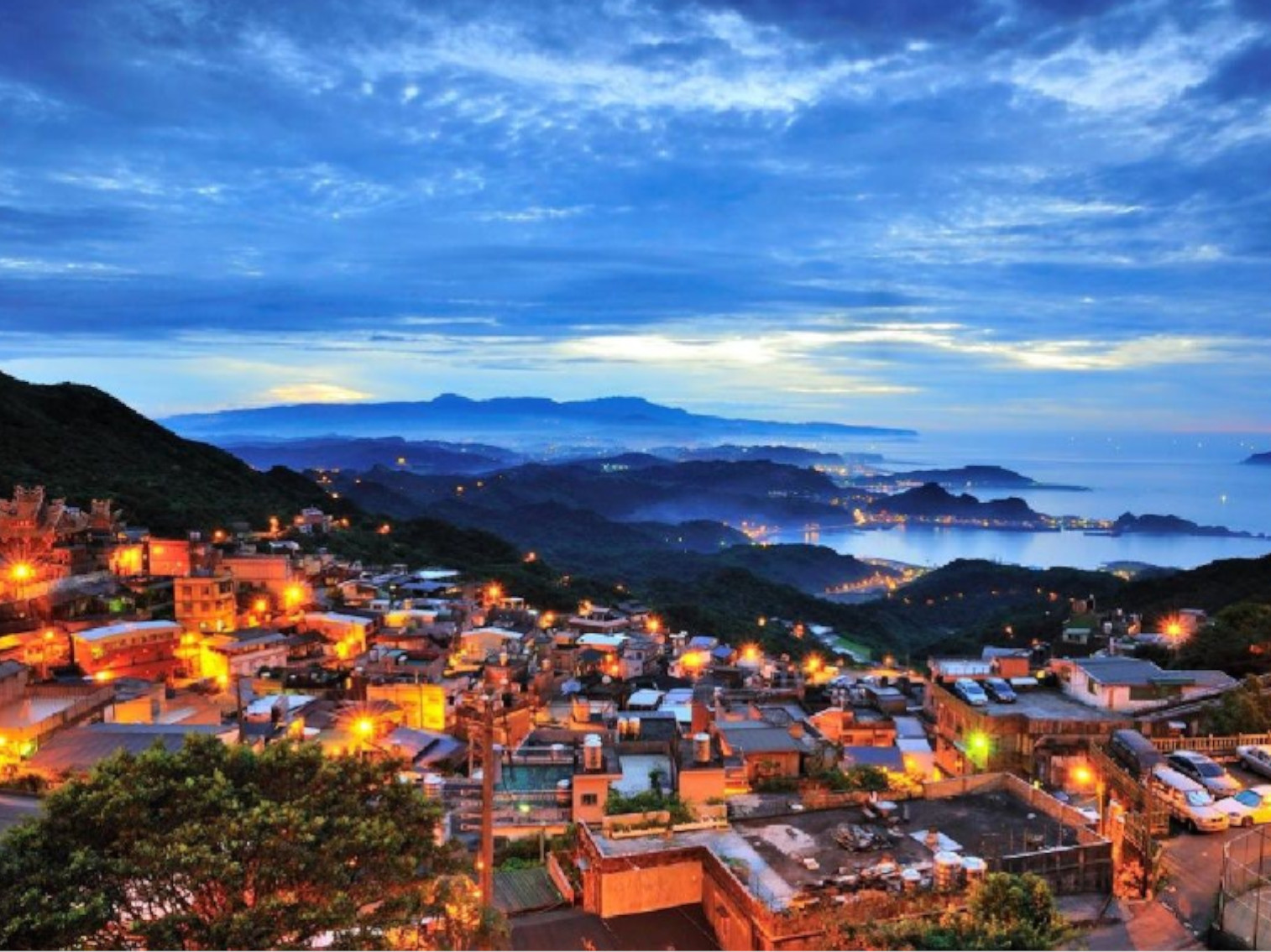 夕暮れの九份＆夜の十分天燈上げツアー