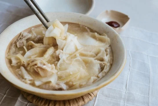 榎本美沙さんのぱぱっと”ととのえごはん〞（ひらひら大根の発酵鍋）