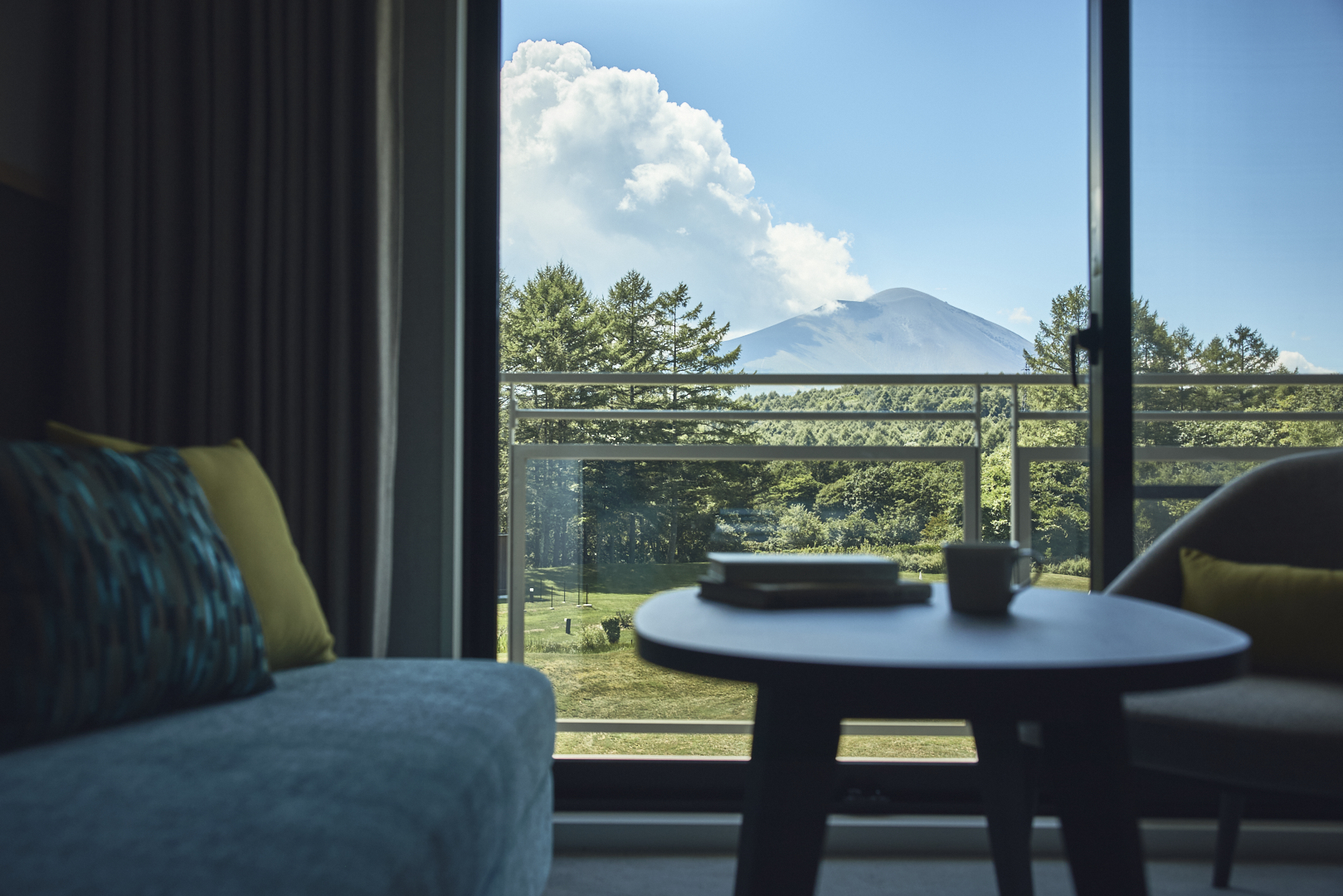 客室から望む浅間山