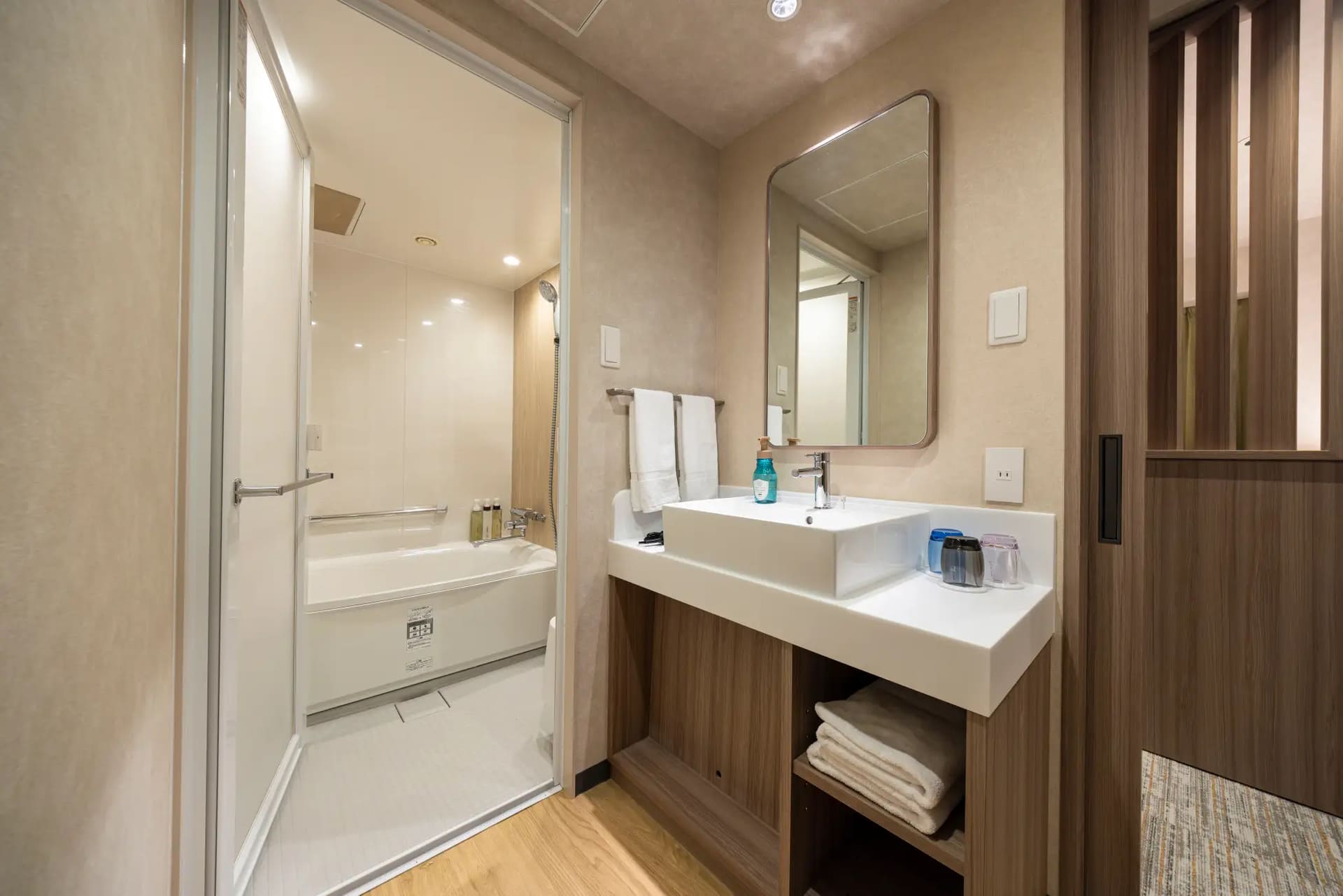 バス・トイレ・洗面台は別に