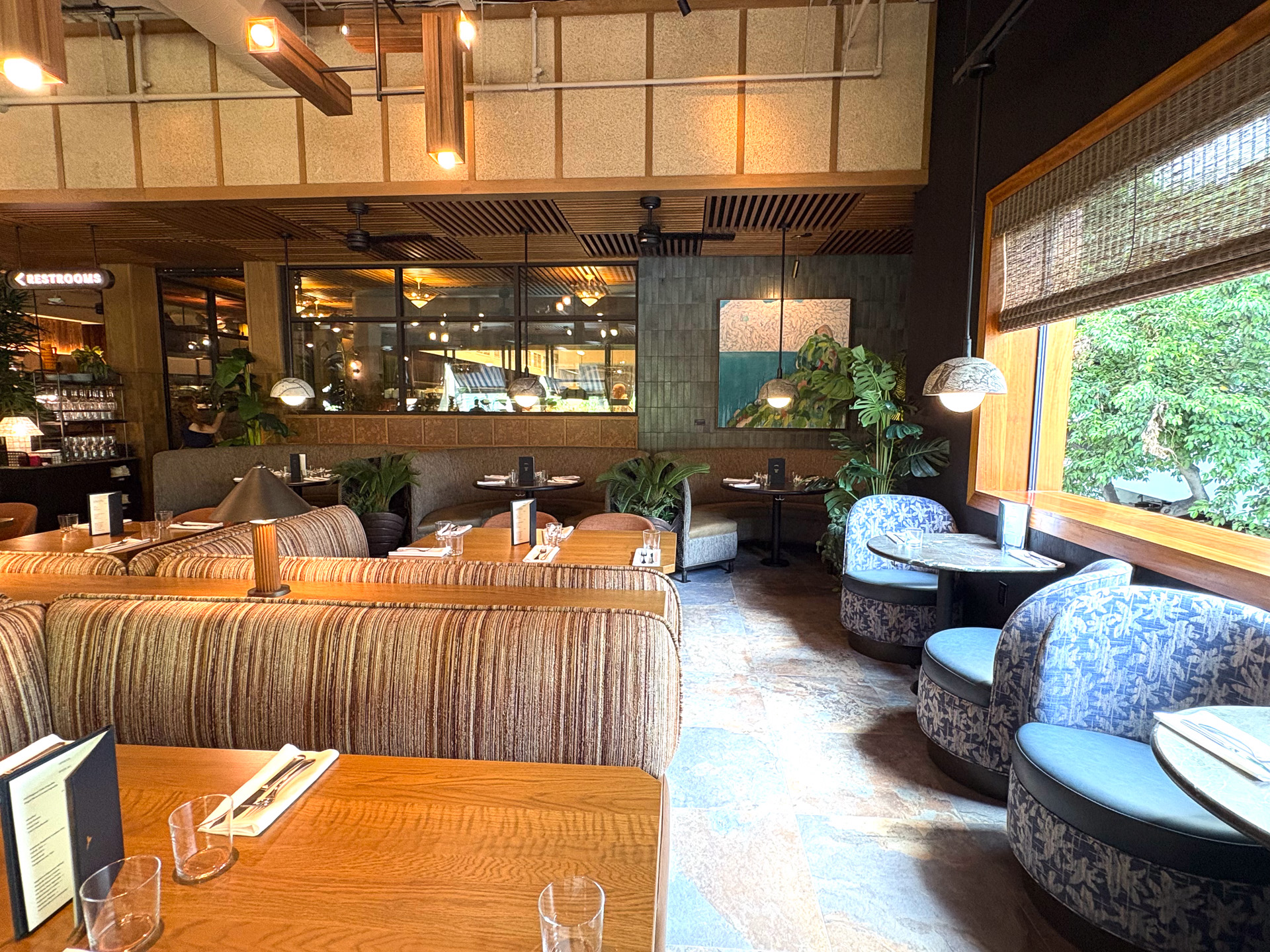 2人席から大人数のグループ席まである