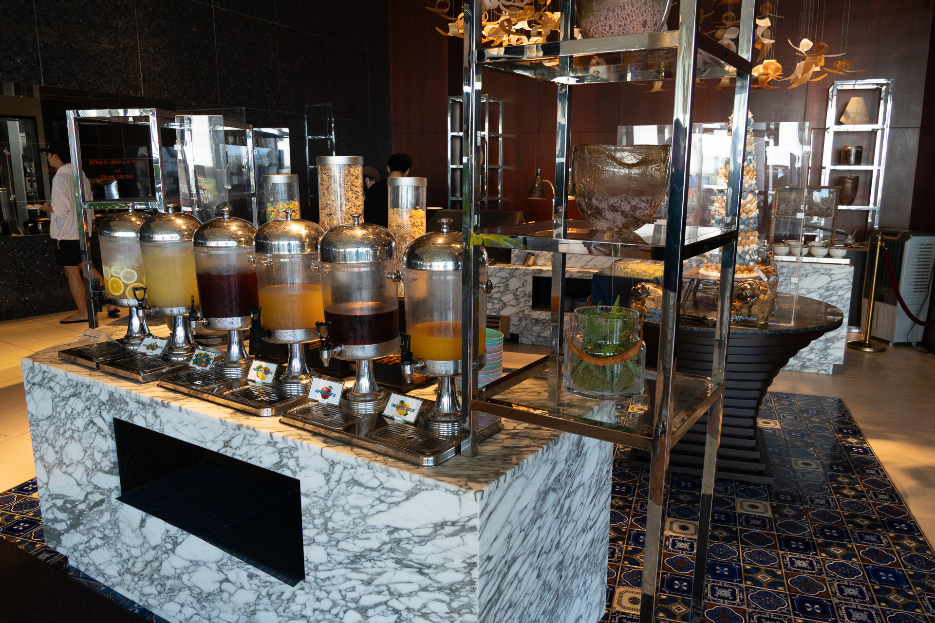 展開数の多いビュッフェ台で迷ってしまうのが逆にうれしい