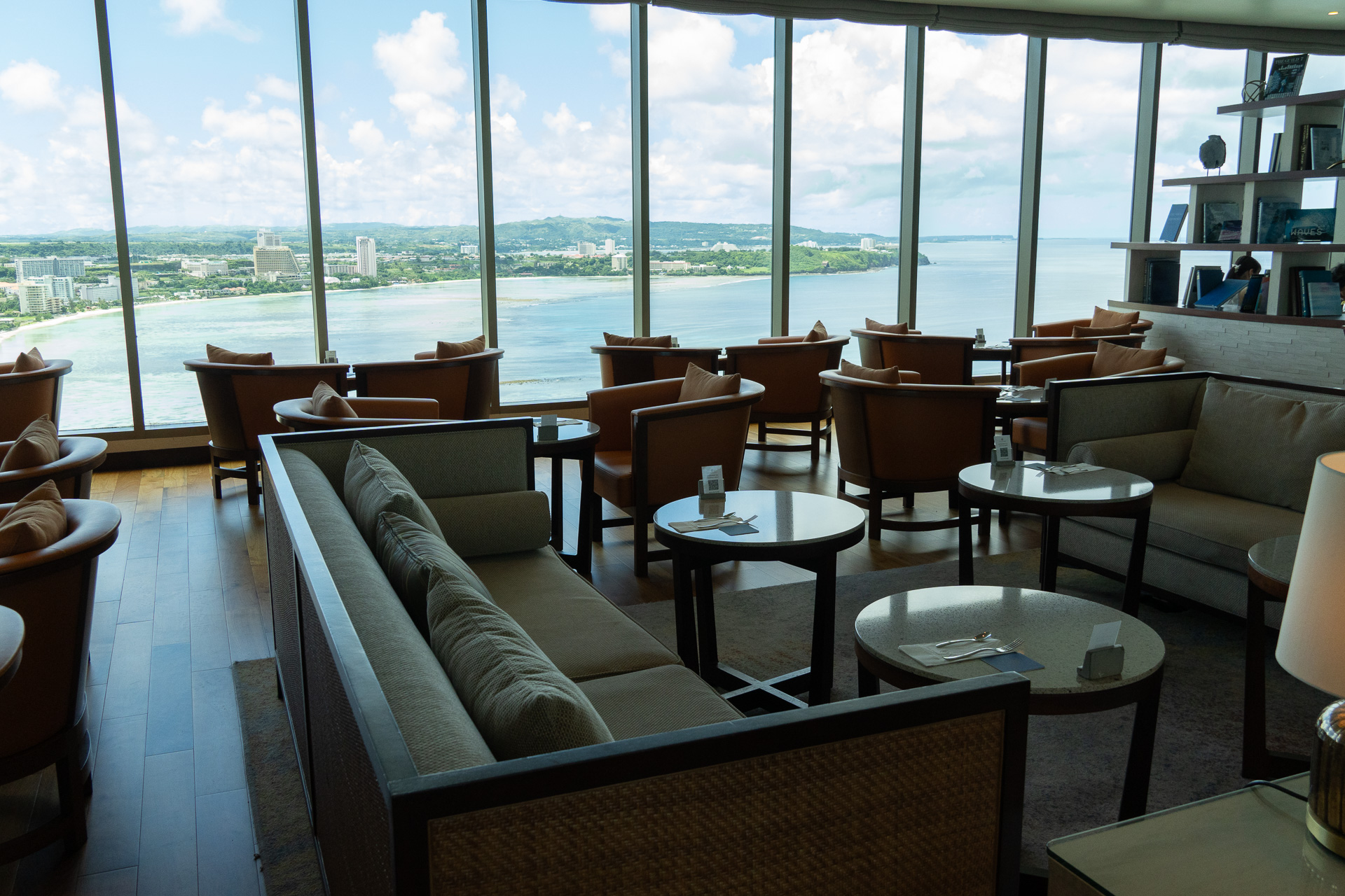 クラブルームとスイート宿泊者向けの「クラブラウンジ」