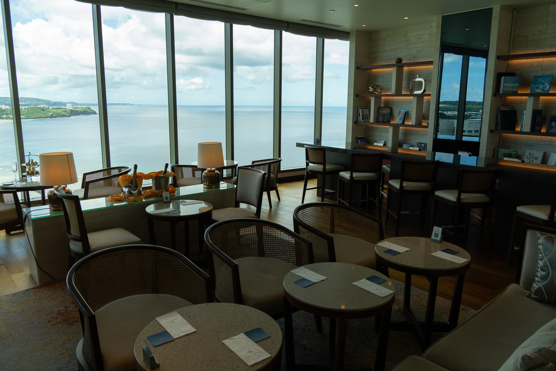 クラブルームとスイート宿泊者向けの「クラブラウンジ」