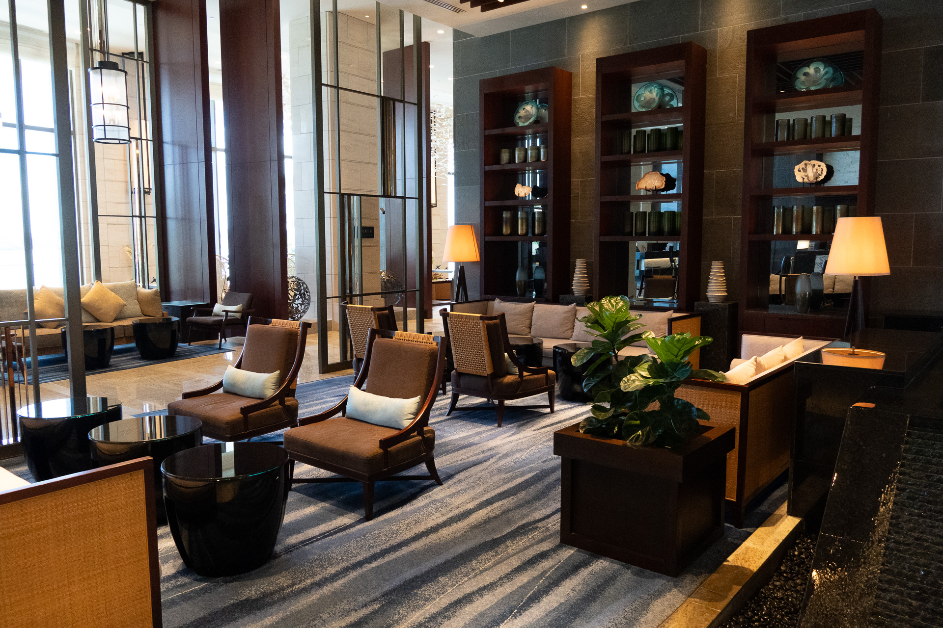 ロビーバーとロビーラウンジ