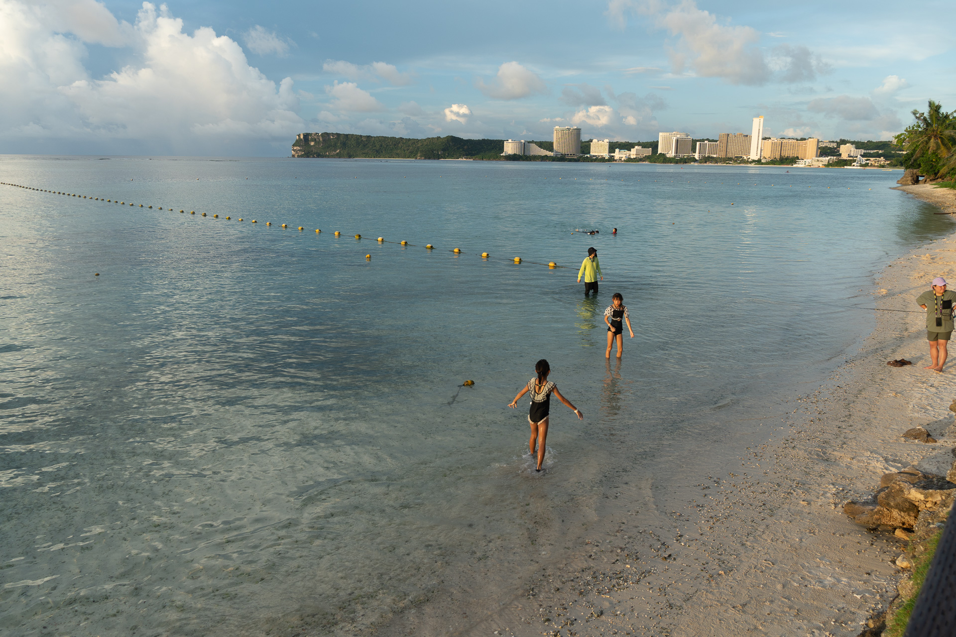 最奥まで進むとビーチへアクセスできる