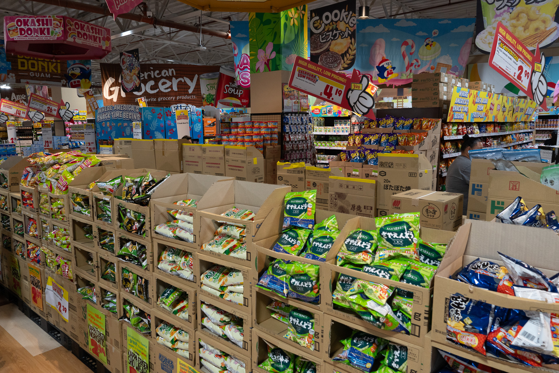 サンリオのコラボ商品、グアム×ドンキのアパレルなど思わず手に取ってしまうラインアップ