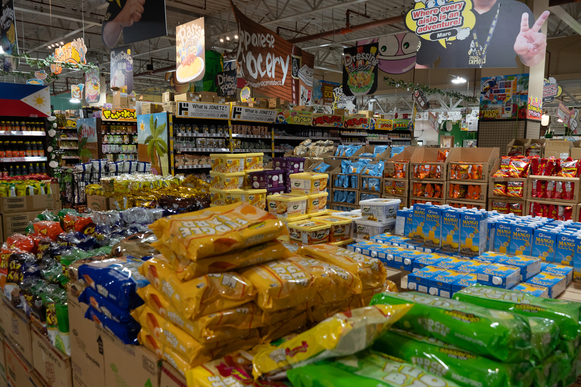 サンリオのコラボ商品、グアム×ドンキのアパレルなど思わず手に取ってしまうラインアップ