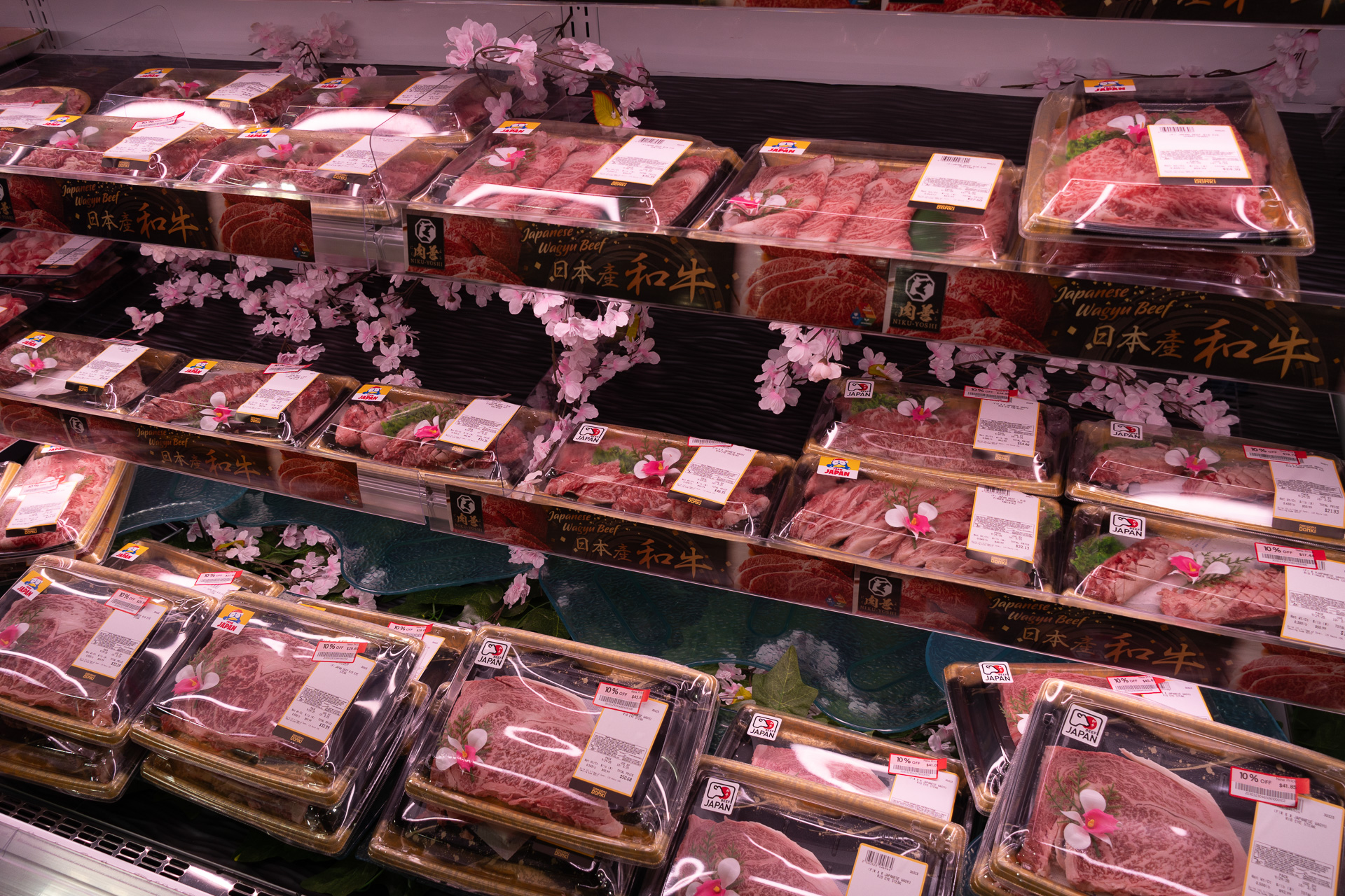 卵や乳製品、和牛など日本から届いているものも